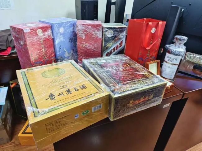 上海保安离职后回原单位盗窃