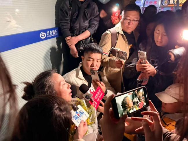 被告人当庭突然解除律师委托，成都27岁女子家门口遇害案一审宣布休庭