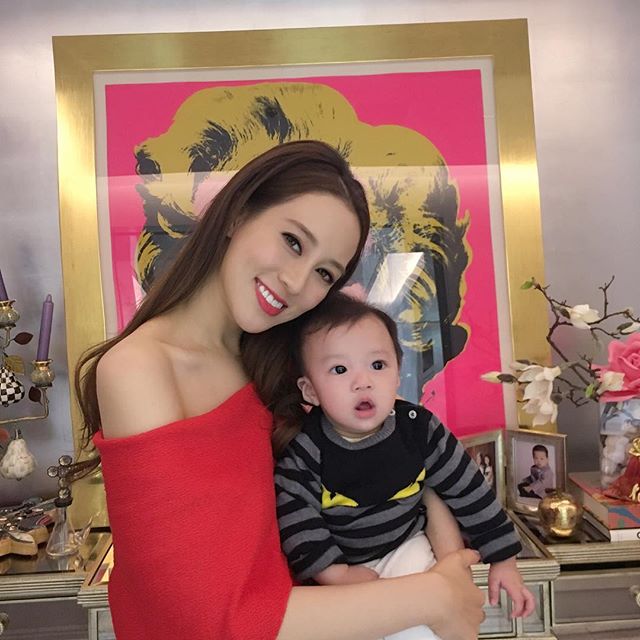 据悉李兆基对新抱徐子淇赞不绝口。 据悉李兆基对新抱徐子淇赞不绝口。
