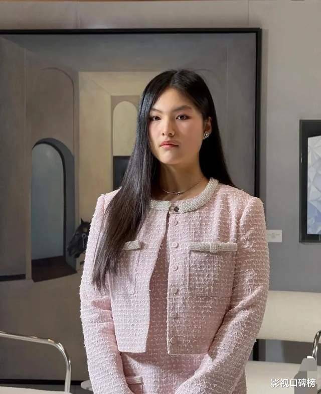 李湘现身长沙为女儿提新车