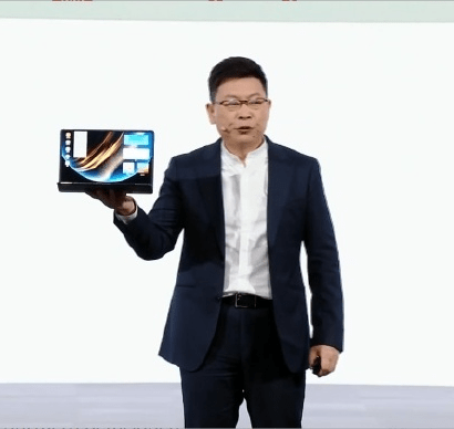 全球首款鸿蒙折叠屏电脑华为 MateBook Fold 非凡大师发布。 微博1