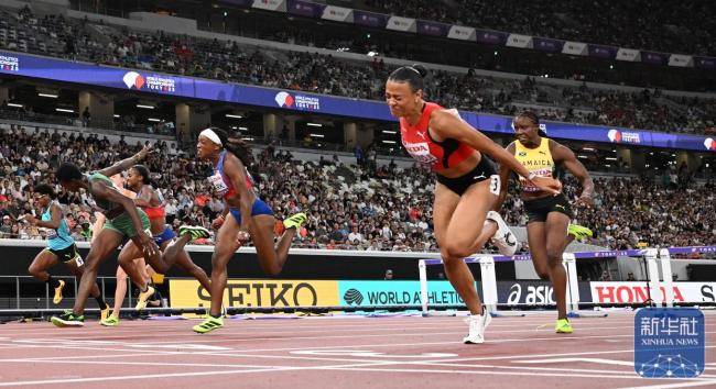世锦赛100米栏坎邦吉夺冠