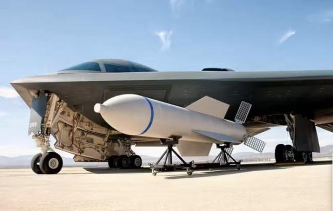 B-2轰炸机编队飞过 普京特朗普观看