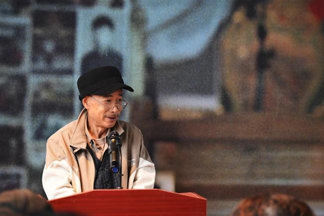 72岁患癌老人办生前告别式