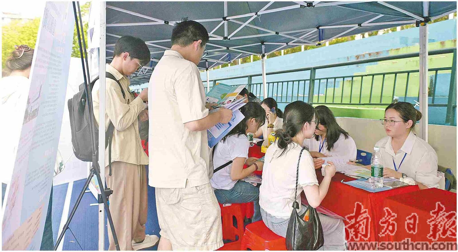招聘活动现场。南方日报记者 梁文祥 摄