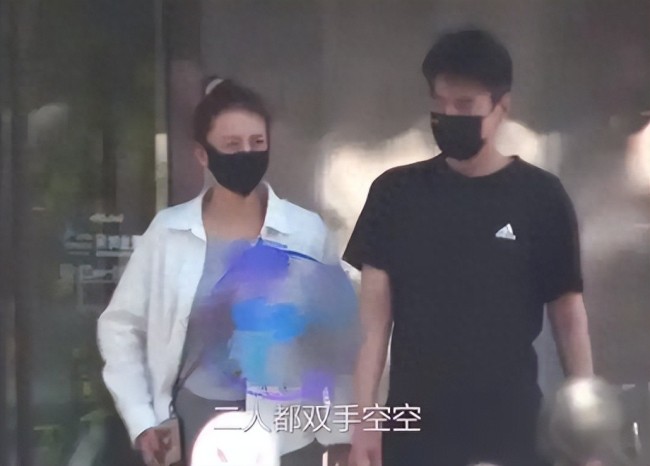 高圆圆赵又廷夫妻挽臂逛超市被偶遇