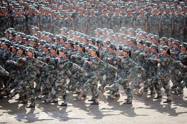 中国军人阅兵横竖都震撼