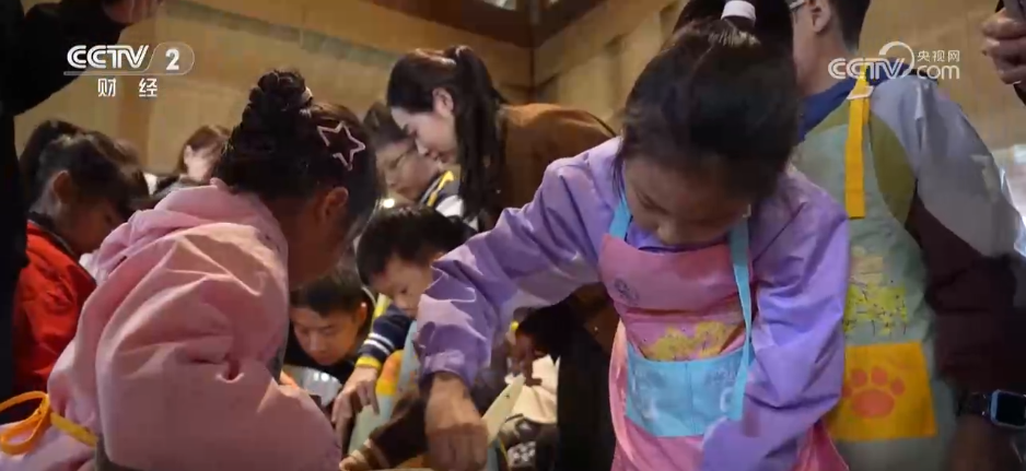 多地中小学进入“秋假时间” 多元场景“解锁”假期新体验