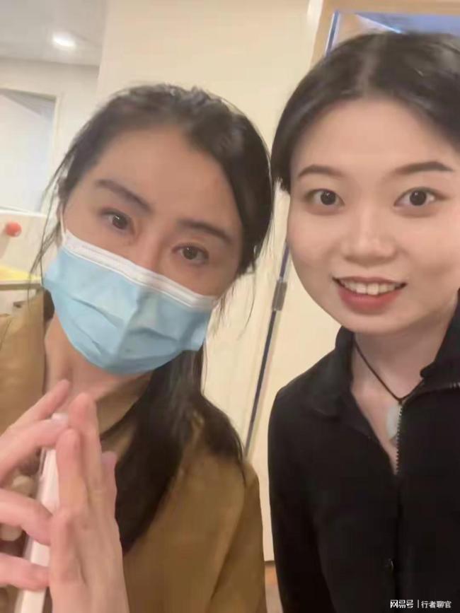 王祖贤亲自给我做艾灸