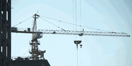 命悬一线！男子突然昏迷被困42米高空