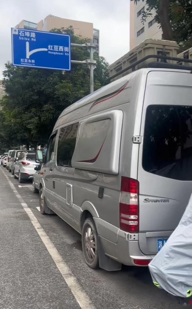 男子留下钥匙请陌生人体验百万房车
