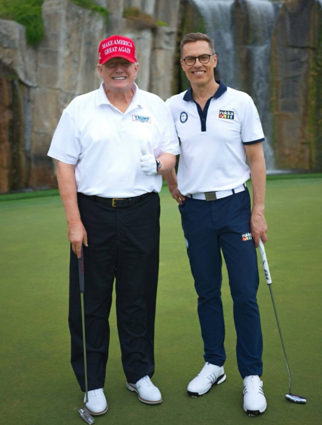 特朗普宣布将从芬兰购买破冰船