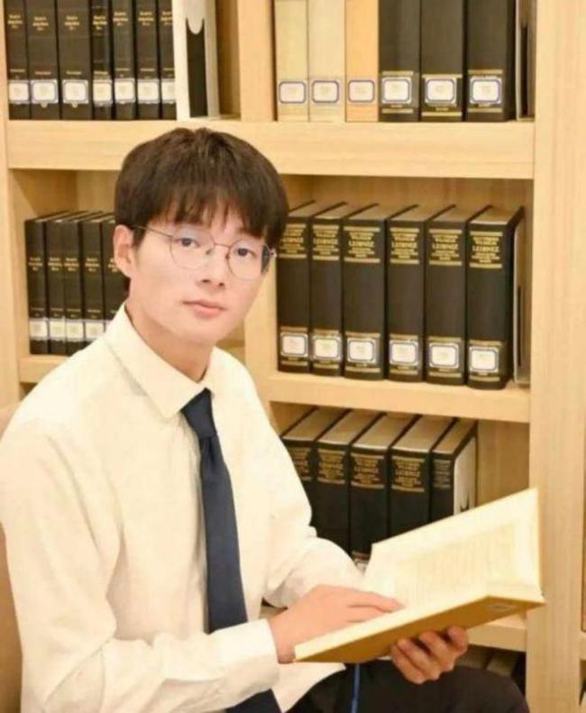 26岁博士任博导父亲称是他自己努力