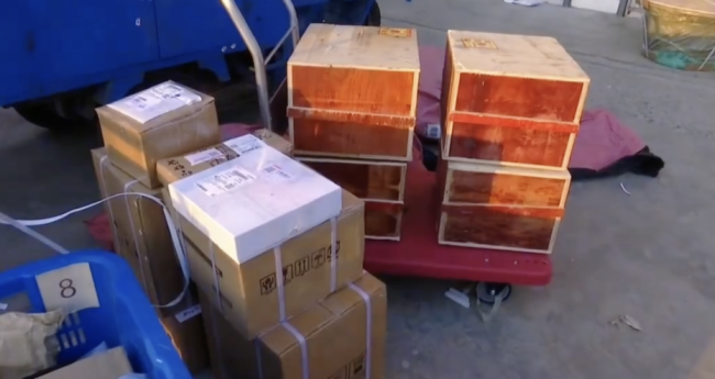 男子网购货到付款 跟踪快递员行窃