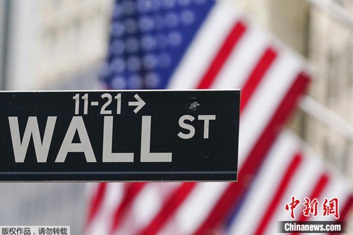 诺奖得主警告：美国经济“表强实危”，人工智能繁荣难掩整体停滞