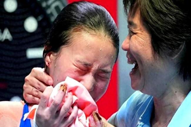 陈芋汐全运会倒立俯卧撑