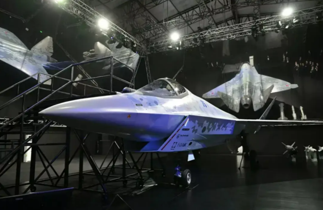 俄新隐身战机苏-75明年首飞，叫板美国F-35？