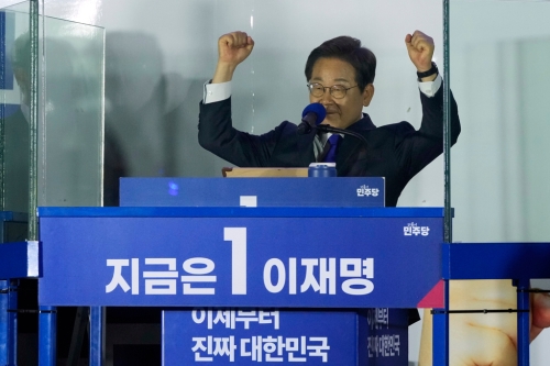 李在明当选韩国新总统后，随即上任。美联社