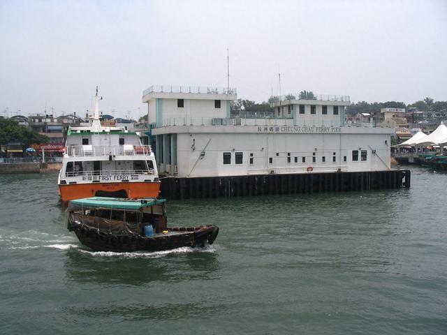 香港六旬男女做不雅行为被捕