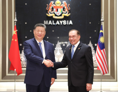 习近平同马来西亚总理安瓦尔举行会谈