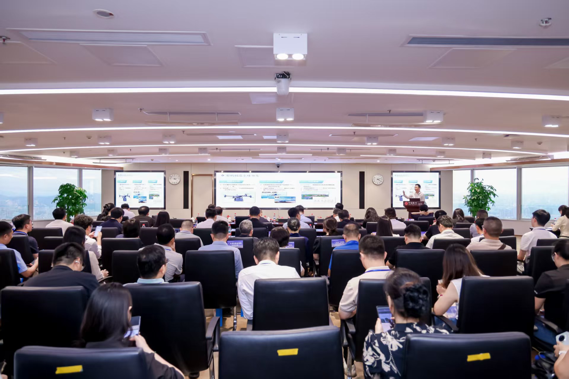 本次对接会还进行了重点地市(低空经济产业园区)推介和企业路演。主办方供图
