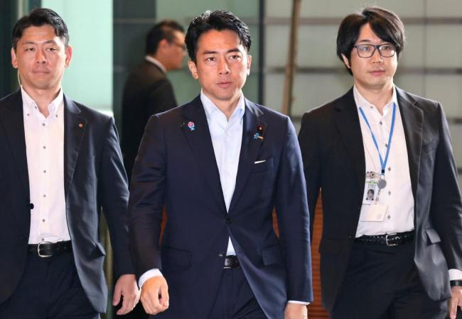 小泉进次郎成“下任首相”民调第一，否认夜访“逼宫”石破茂