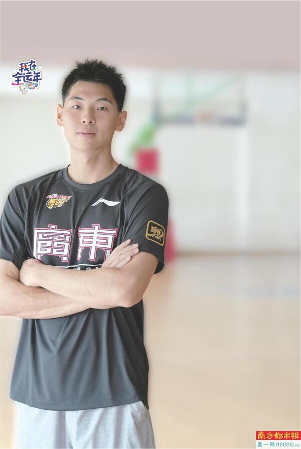 身着广东队训练服的崔永熙。新赛季他将身披广东男篮24号战袍。 南都记者 林耀华 摄