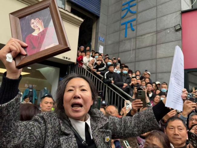 被告人及被害人家属均不满死缓判决