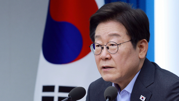 韩国总统李在明在脸书发文，回应特朗普宣布对韩国课15%关税。