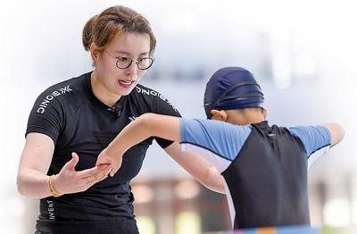 “洪荒少女”傅园慧换了新“泳道”