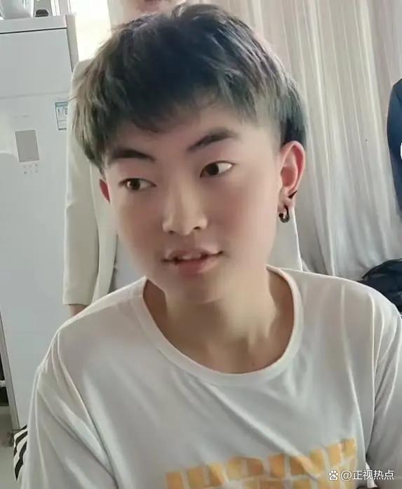 在缅失联小伙:接我的人带枪