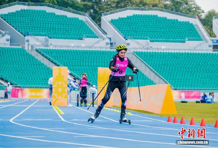  图为全国第十二届残疾人运动会暨第九届特殊奥林匹克运动会“广汽埃安杯”越野滑轮比赛现场。 （残特奥会越野滑轮竞委会 供图）