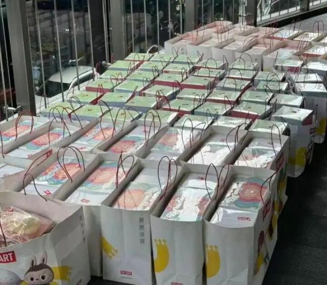 囤LABUBU的黄牛哭了:根本没人接盘