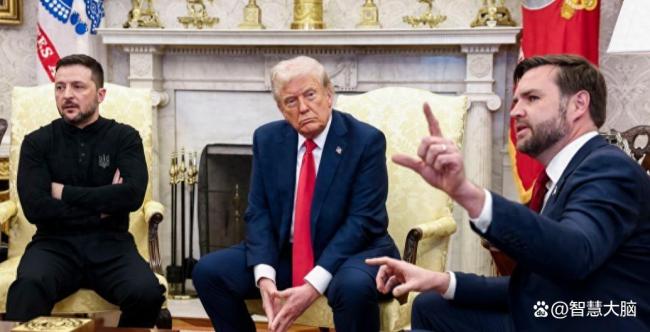 红军城陷入雾战