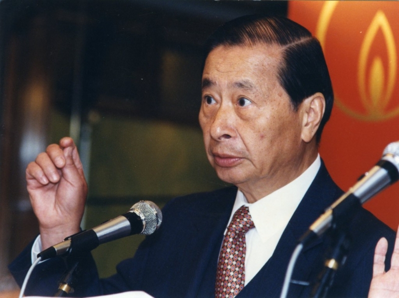 李兆基教导年轻人，从商要懂得「揾钱」，更加要懂得「使钱」。