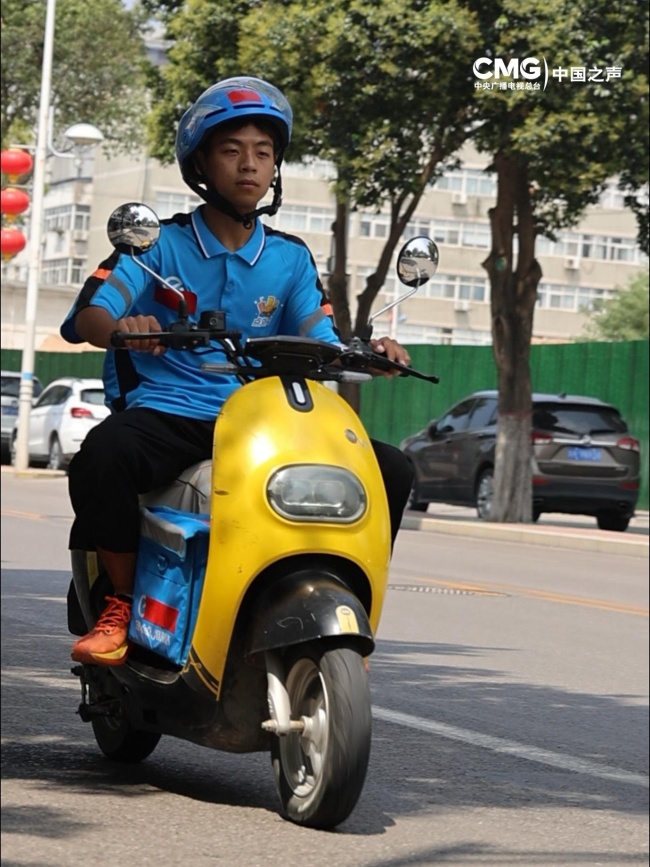 收到北大录取通知书那天，他送了38单外卖