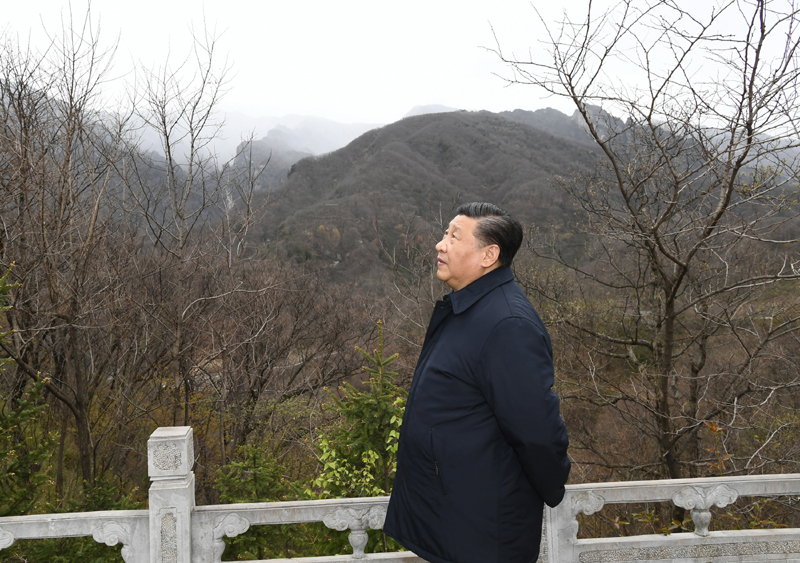 人民领袖|绿水青山间的“国之大者” 2020年4月20日,习近平总书记在位于陕西柞水的秦岭牛背梁国家级自然保护区考察秦岭生态保护情况。