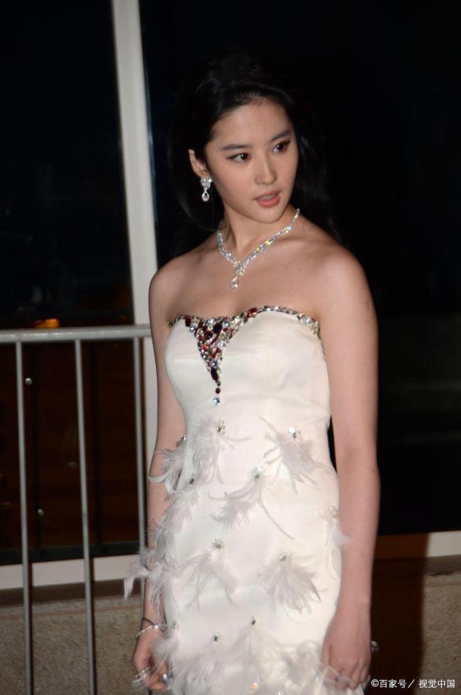 宝格丽CEO给刘亦菲带的词条