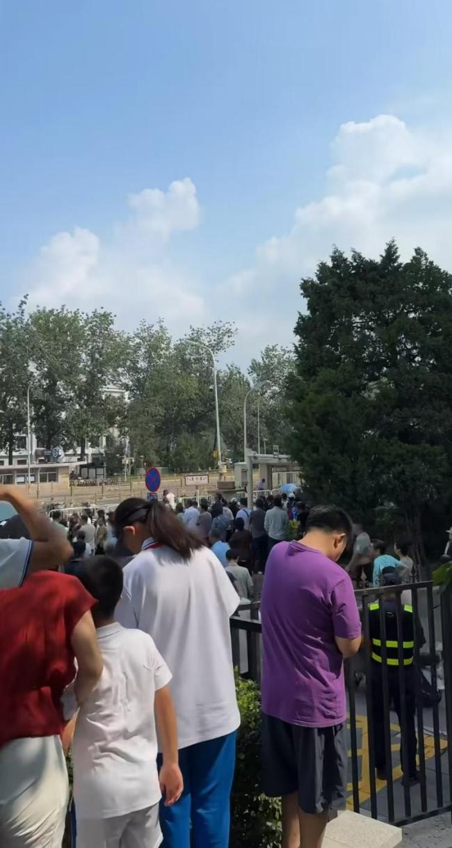 埃文凯尔围观阅兵惊叹不断