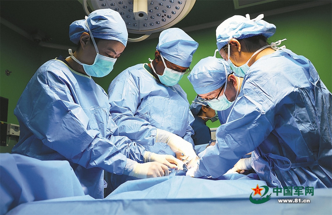 中国海军“丝路方舟”号医院船访问牙买加开展手术工作记事