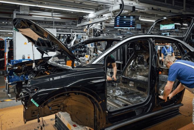 全球车企到处找芯片，“跟中国谈谈吧”