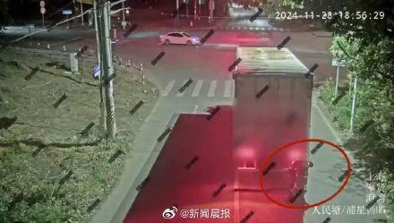 上海警方披露多起非机动车全责事故