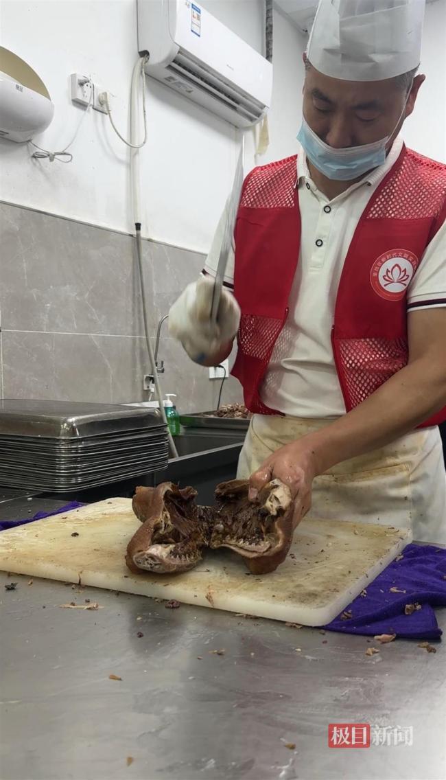 荣昌区政府食堂每天砍超800只卤鹅