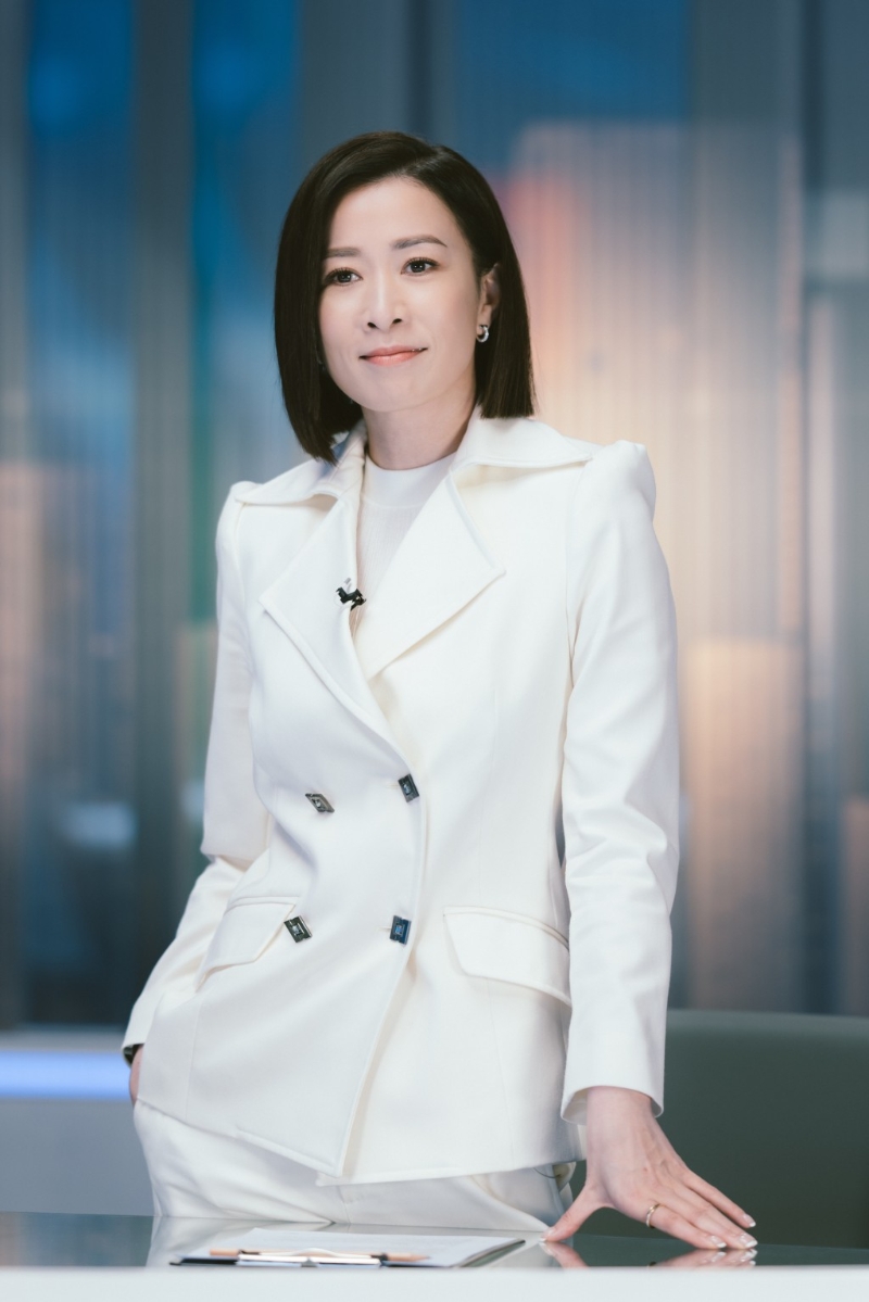 佘诗曼北上发展后红到发紫,亦抽空度期为娘家TVB拍《新闻女王》,成功制造话题。 佘诗曼北上发展后红到发紫,亦抽空度期为娘家TVB拍《新闻女王》,成功制造话题。