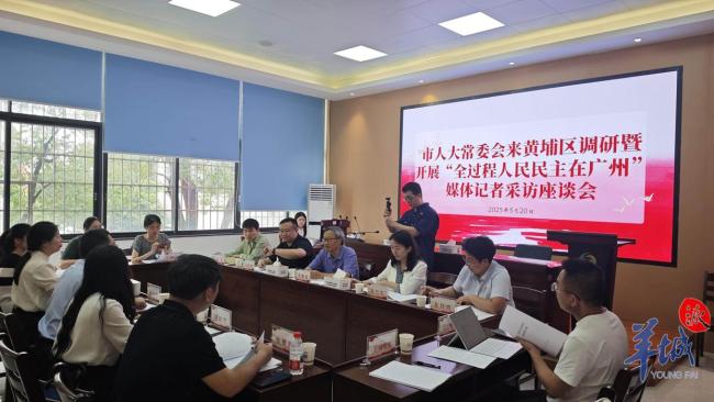 外卖小哥化身“民情联络员”