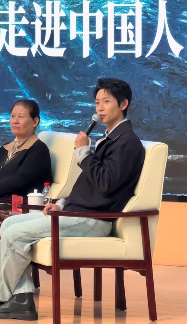 《沉默的荣耀》剧组走进中国人民大学