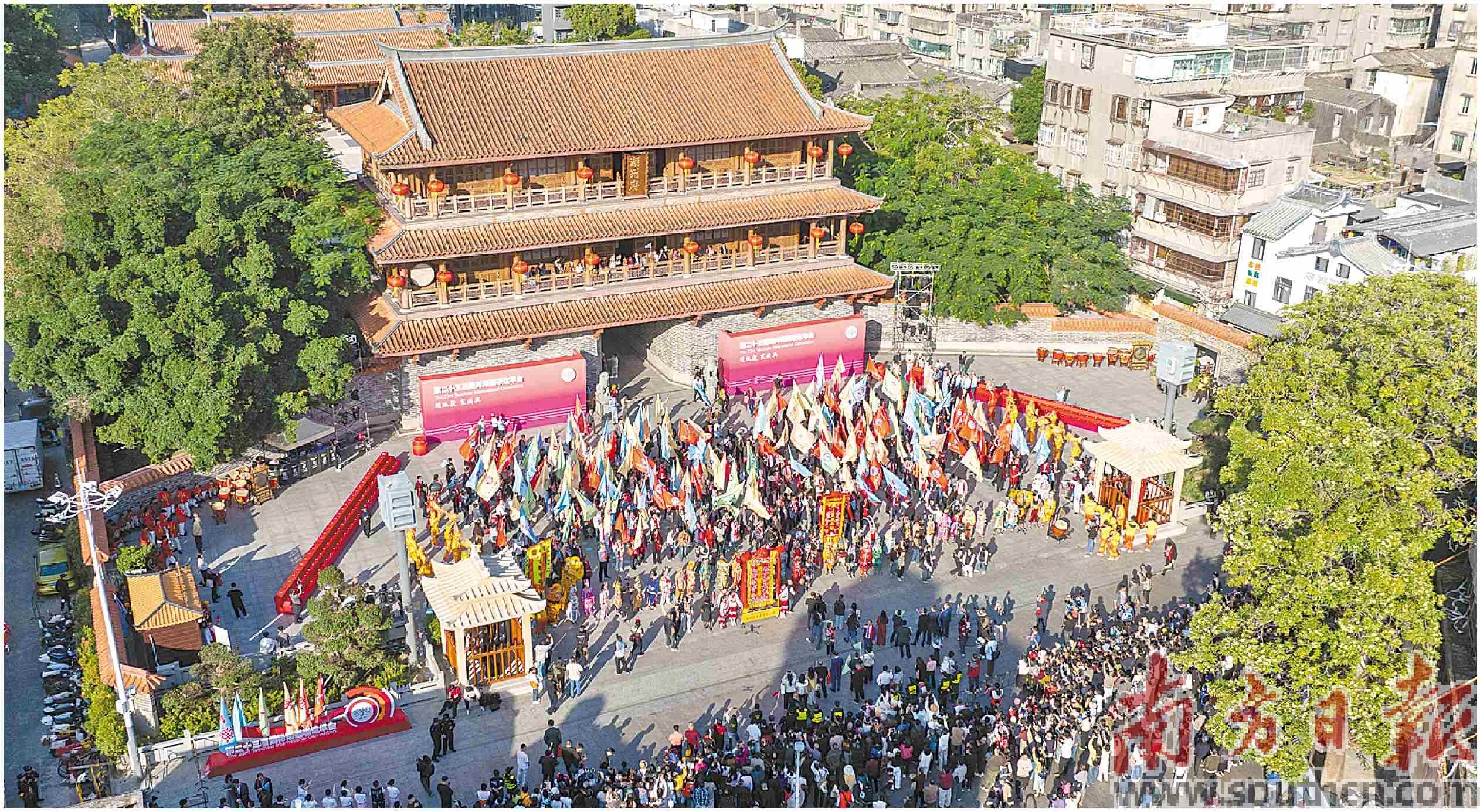 11月29日，潮州举行“潮人归乡·根脉永续”文化参观活动。南方日报记者 黄品 摄