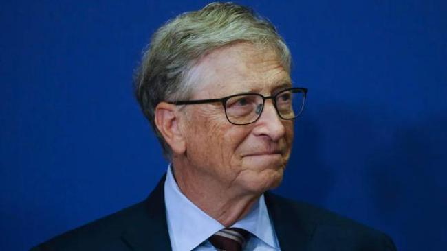 盖茨预警：AI解放人类速度惊人，医生和教师最先被取代，一周只要2天上班