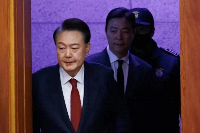 记者:韩国政治风暴影响远未结束