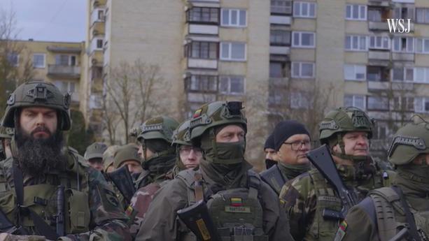 西方应对债务不力 英媒：不怪中俄